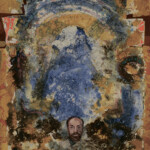 «Посвящение П. Флоренскому». 1983. Холст, масло, темпера. 90×71,5 см. Передано Музеем нонконформистского искусства (МНИ, «Пушкинская-10») в Музей искусства Санкт-Петербурга ХХ‒XXI веков (МИСП)